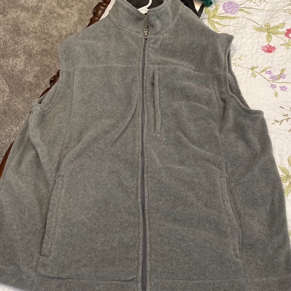 Men’s St Johns Bay men’s fleece vest.  2XLT
